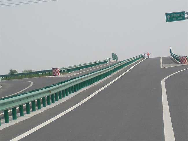 呼伦贝尔高速公路护栏的材质与规格