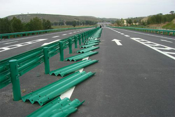 呼伦贝尔波形护栏的维护与管理确保道路安全的关键步骤