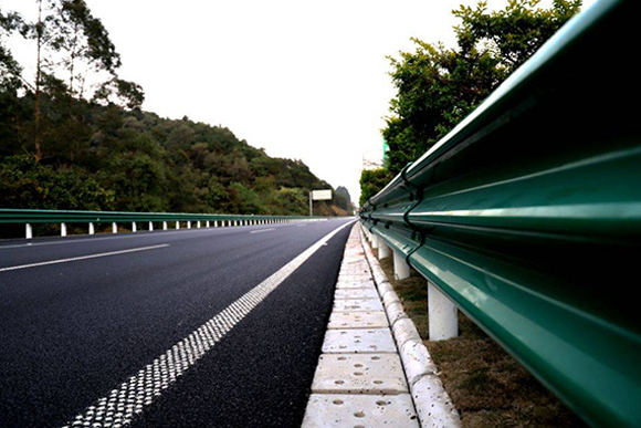 呼伦贝尔高速公路护栏的常用类型